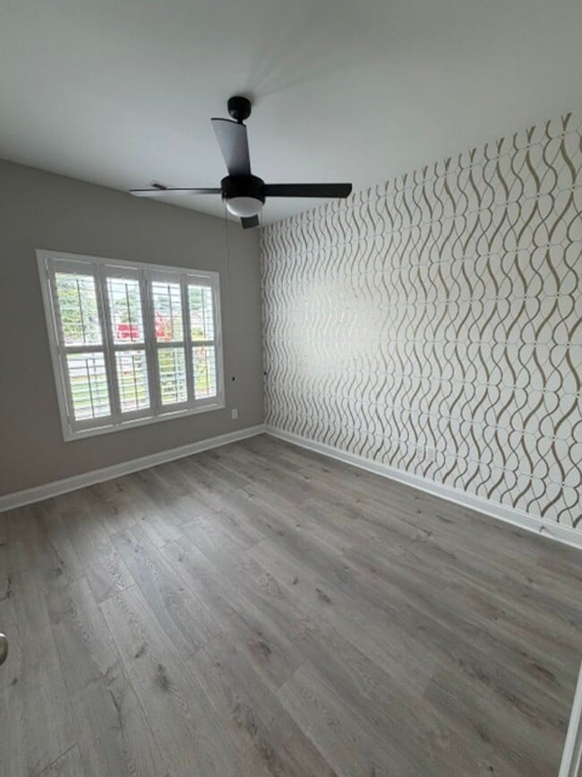 Building Photo - 311 Oak Pointe Cir E