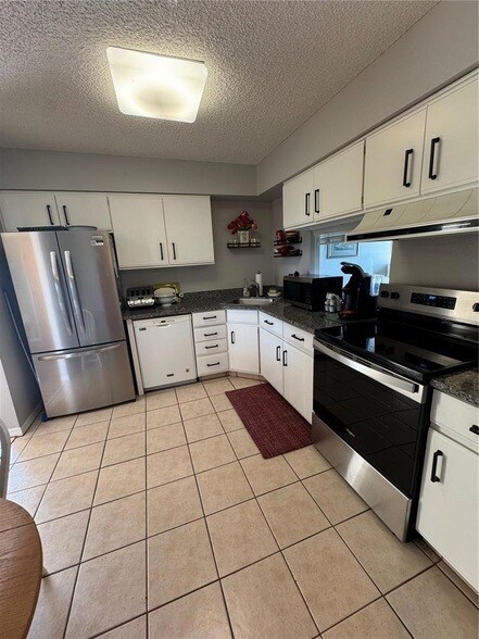 Building Photo - 5567 Sea Forest Dr