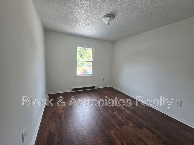 Building Photo - 105 Chase Ave