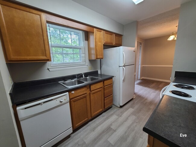 Building Photo - 5510 Country Dr