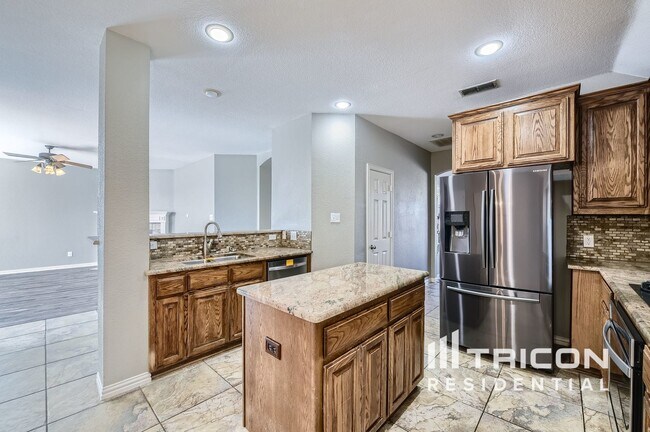 Building Photo - 2785 Greenway Dr
