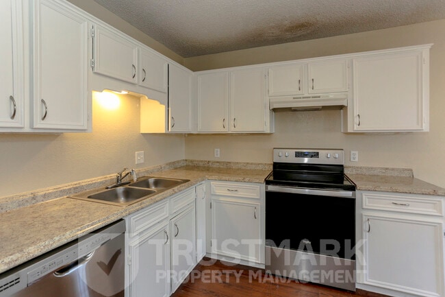 Building Photo - 3103 Courtney Ln