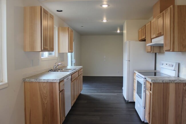 Building Photo - Scappoose townhome