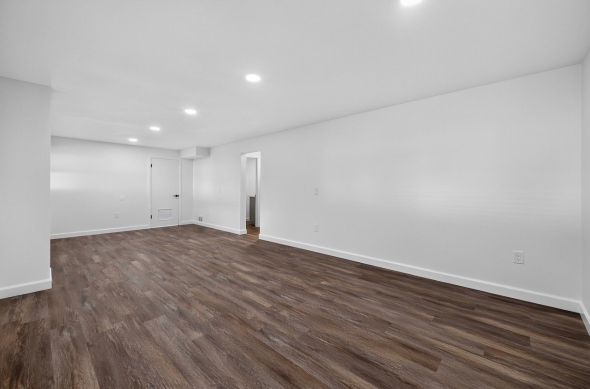 Building Photo - 642 Swan Dr
