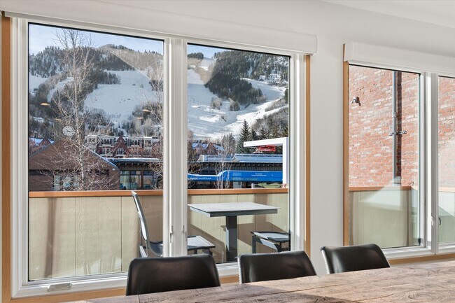 Building Photo - 447 E Cooper Ave