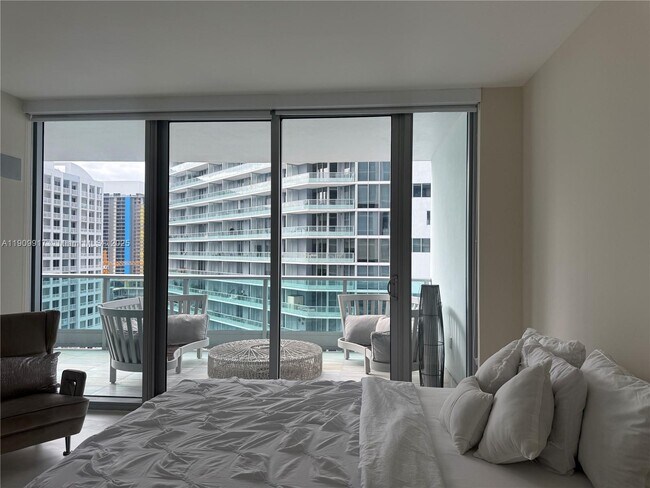 Building Photo - 1331 Brickell Bay Dr