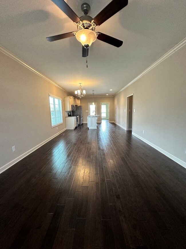 Building Photo - Stunning 3 Bedroom 2 Bath House