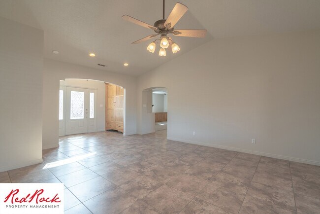 Building Photo - Spacious 3 Bedroom Single-Level Home in Bl...