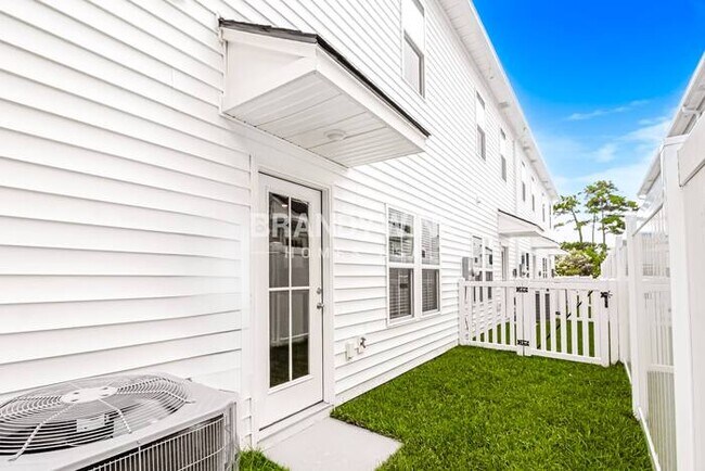 Building Photo - 1072 Wildflower Dr