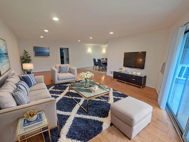 Building Photo - 833 S Plymouth Blvd