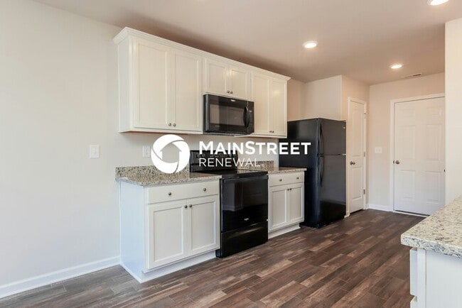Building Photo - 3 Bedroom Pet-Friendly Home in Zebulon, NC with Main Street Renewal
