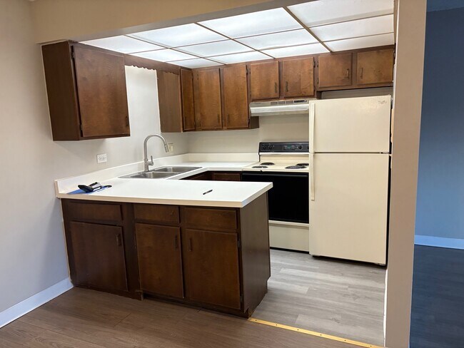 Building Photo - 230 Springhill Dr