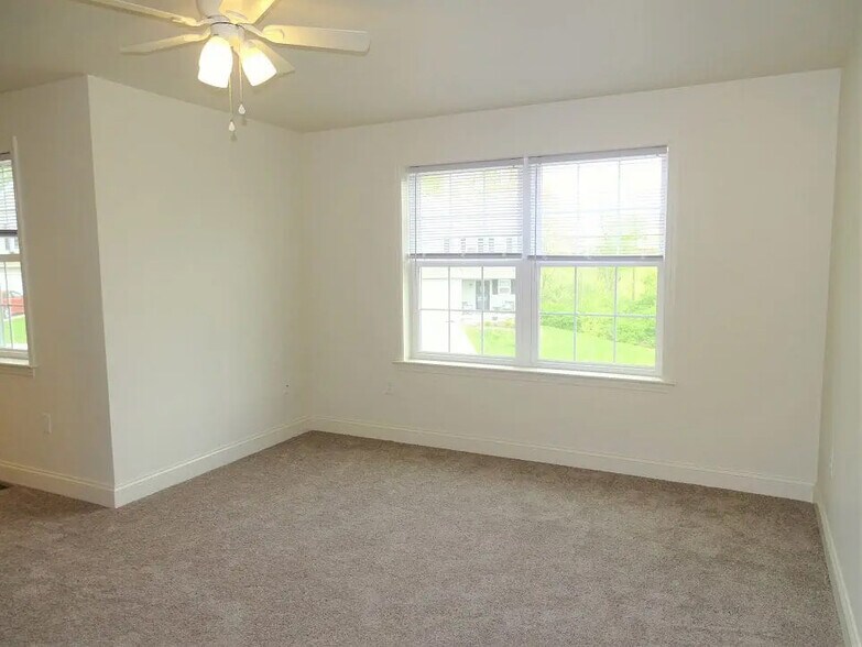 Building Photo - 256 Wildflower Dr