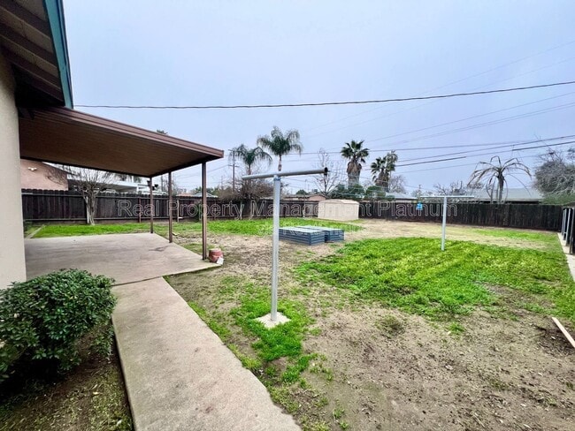 Building Photo - 1132 W Saginaw Way