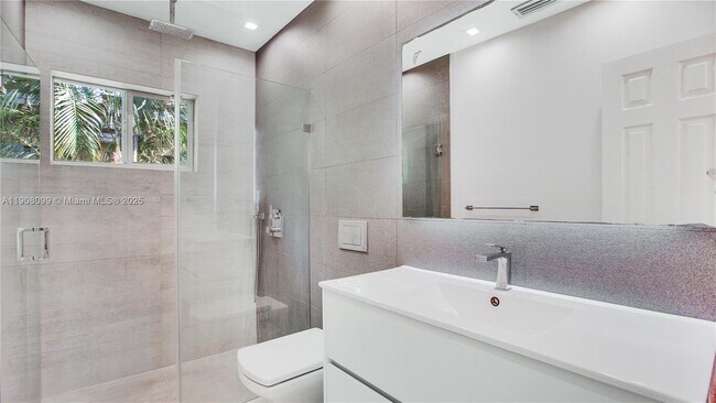 Building Photo - 5711 Marius St