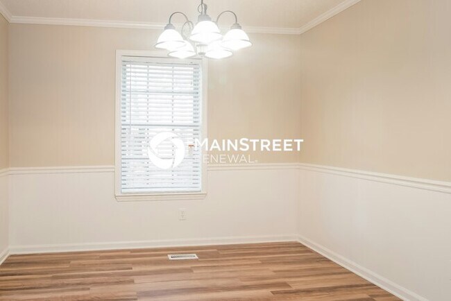 Building Photo - 5 Bedroom Pet-Friendly Home in Birmingham, AL with Main Street Renewal
