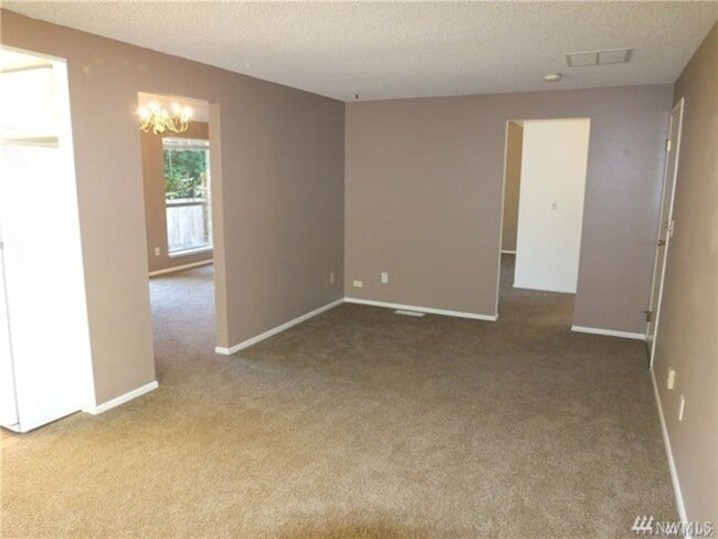 Building Photo - 3Bd/2Ba Bellevue House