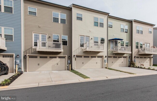 Building Photo - 18105 Red Cedar Rd