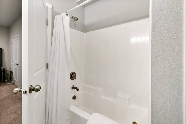 Building Photo - 624 E 32nd St