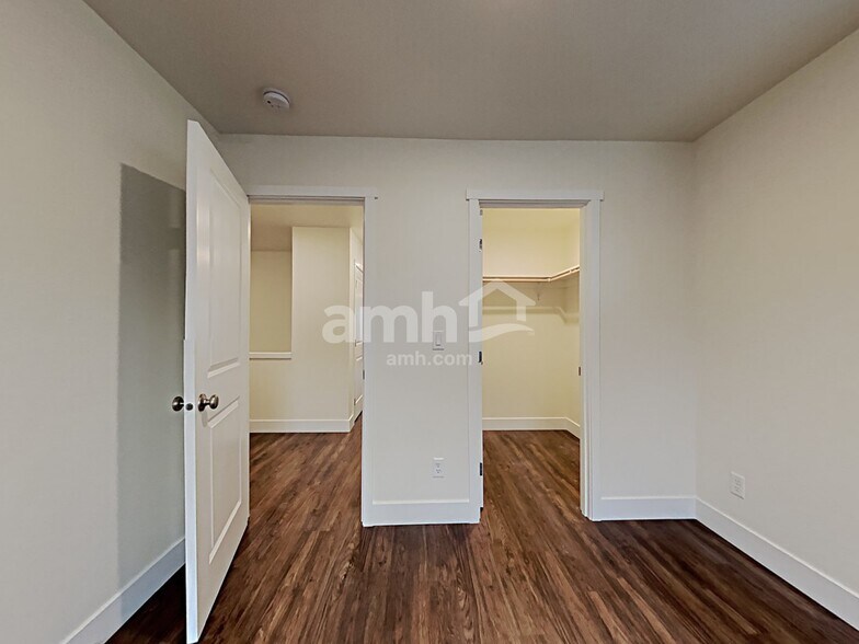 Building Photo - 33098 Glacier Ave SE