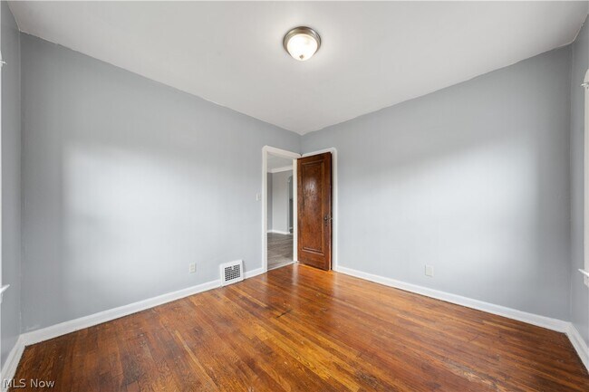 Building Photo - 3740 E 151st St