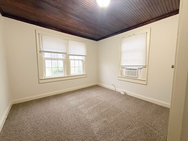 Building Photo - Spacious 2-Bedroom One-Level Home with Carport and Large Backyard