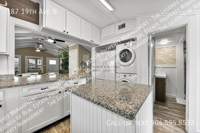 Building Photo - 187 19th Ave N