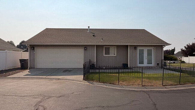 Building Photo - Kennewick Location on Quiet Cul-de-Sac! 3 bed, 2 ba