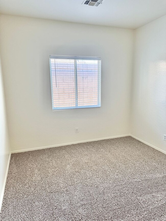 Building Photo - 314 S 117th Dr