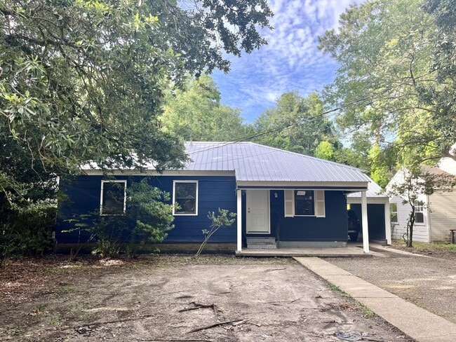Building Photo - 3216 Brady St