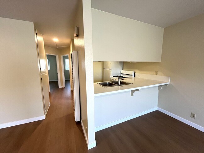 Building Photo - 2 Bedroom Apartment in North Park, Upstair...