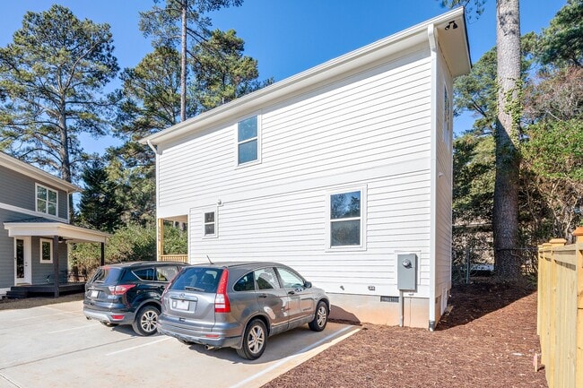 Building Photo - 3904.5 Avent Ferry Rd