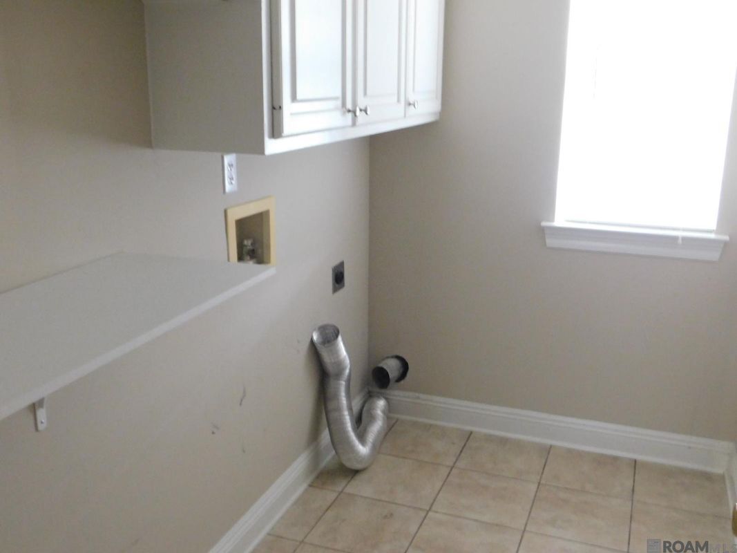 Building Photo - 11182 River Highlands Dr