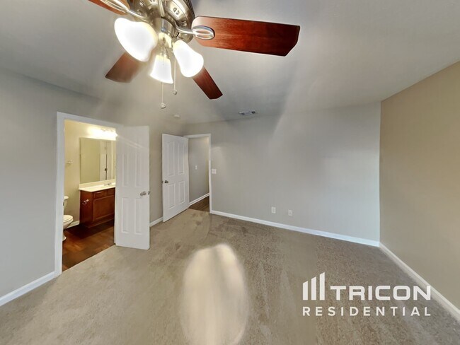 Building Photo - 323 Sarna Dr