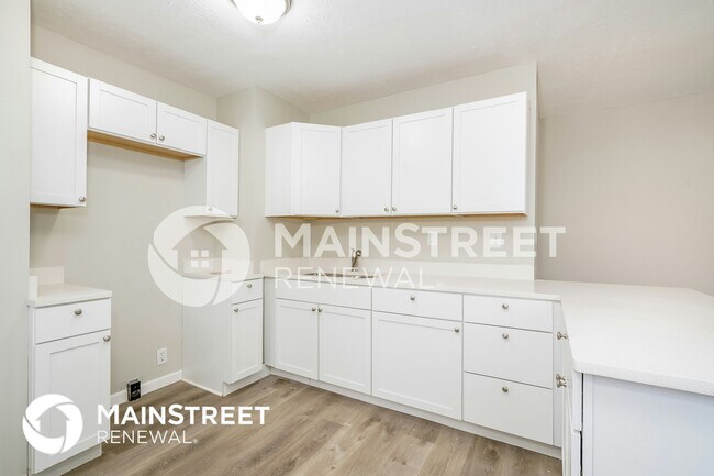 Building Photo - 1141 N Rochester Ave