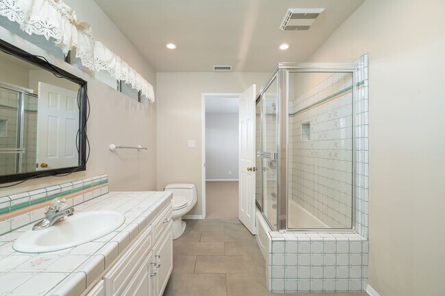 Building Photo - 14972 Camarosa Dr