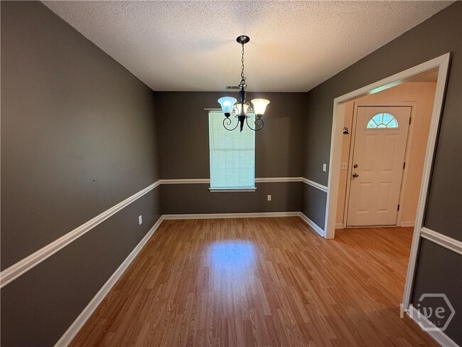Building Photo - 211 Woodbury Ln