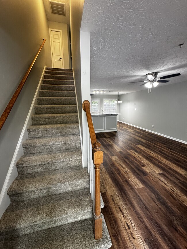 Building Photo - 637 Huntington Road