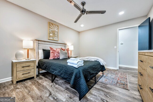 Building Photo - 1440 Glynn Oaks Dr SW