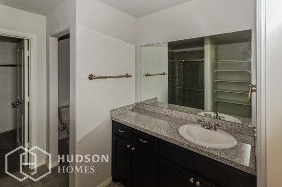 Building Photo - NOW AVAIALBLE! - 10529 Fort Cibolo Trl, Cr...