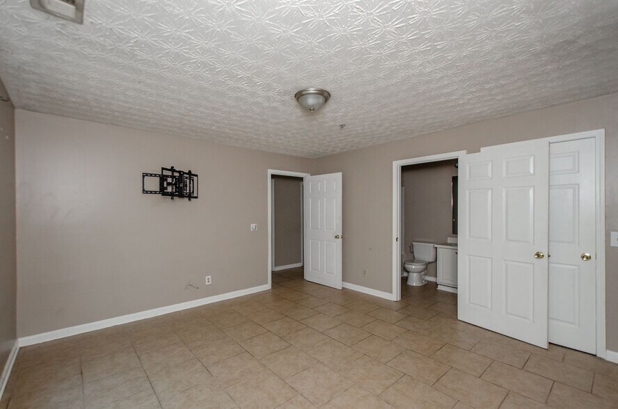 Building Photo - 10104 Fairington Ridge Cir