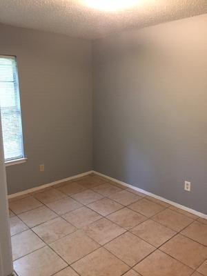 Building Photo - 9660 Royal Woods Dr N