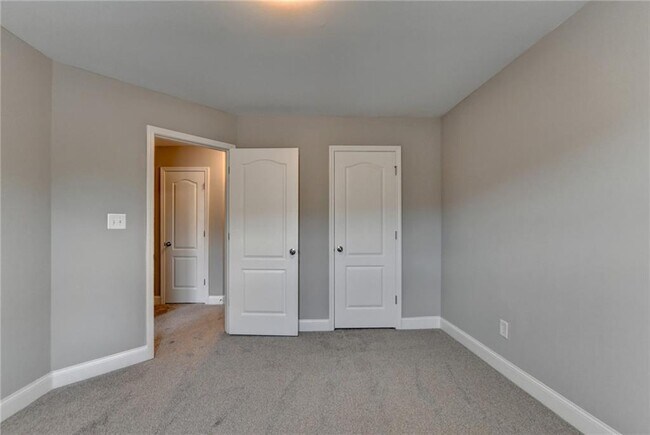 Building Photo - 812 Red Hart Ln