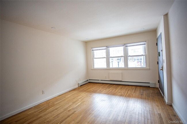 Building Photo - 765 Shore Rd