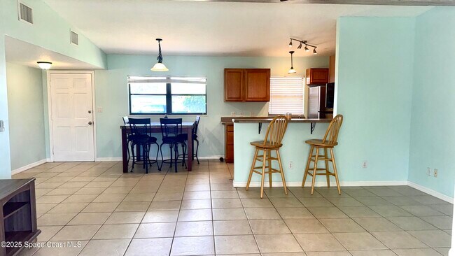 Building Photo - 225 Magnolia St