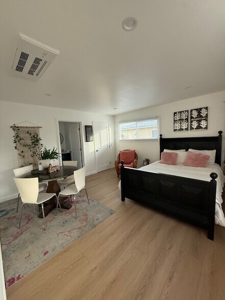 Building Photo - 22105 1/2 Dolores St