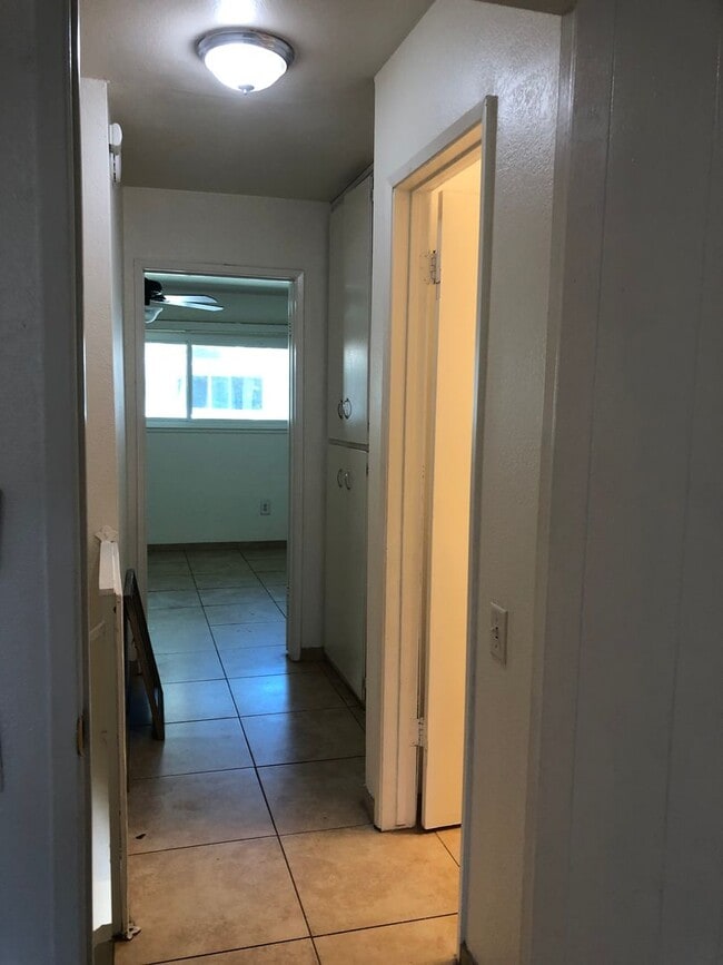Building Photo - Santa Ana townhome style.  2 bed, 1 1/2 ba...