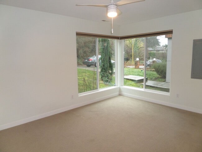 Building Photo - Immaculate and LARGE 4-Bedroom Home in Unb...