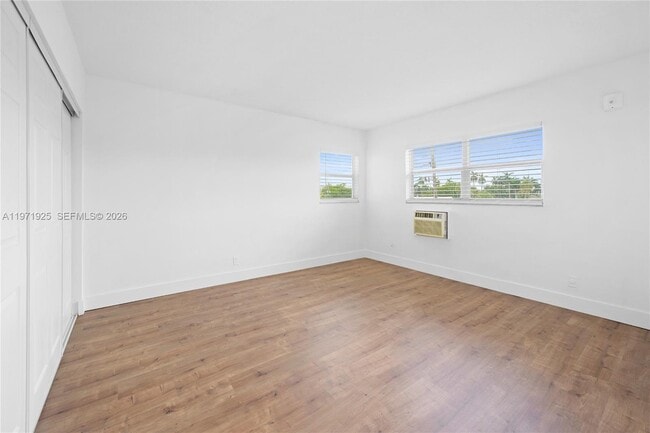 Building Photo - 141 NE 10th Ave