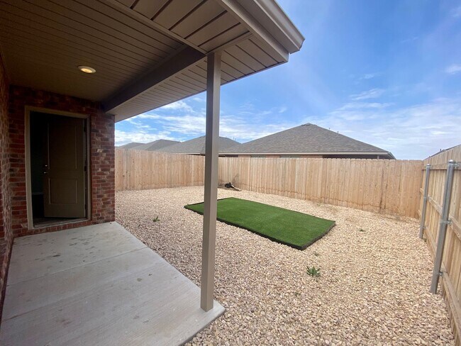 Building Photo - Introducing Your Dream Home: Spacious and Stunning 3 Bed, 2 Bath Haven Ready for You!